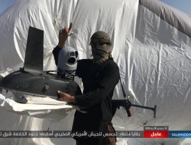 Ιράκ: Η ISIS επιδεικνύει κατασκοπευτικό αερόστατο των ΗΠΑ